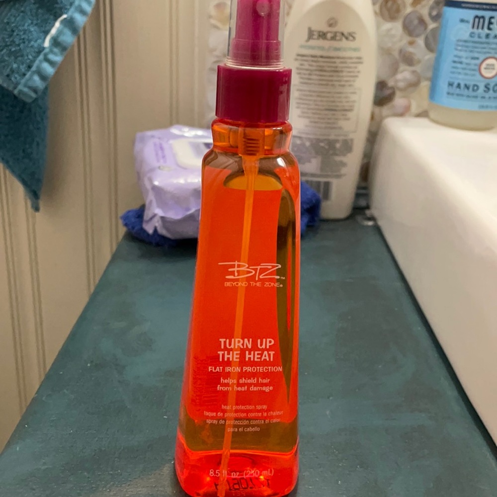 COPY - BTZ Turn Up The Heat heat protection spray